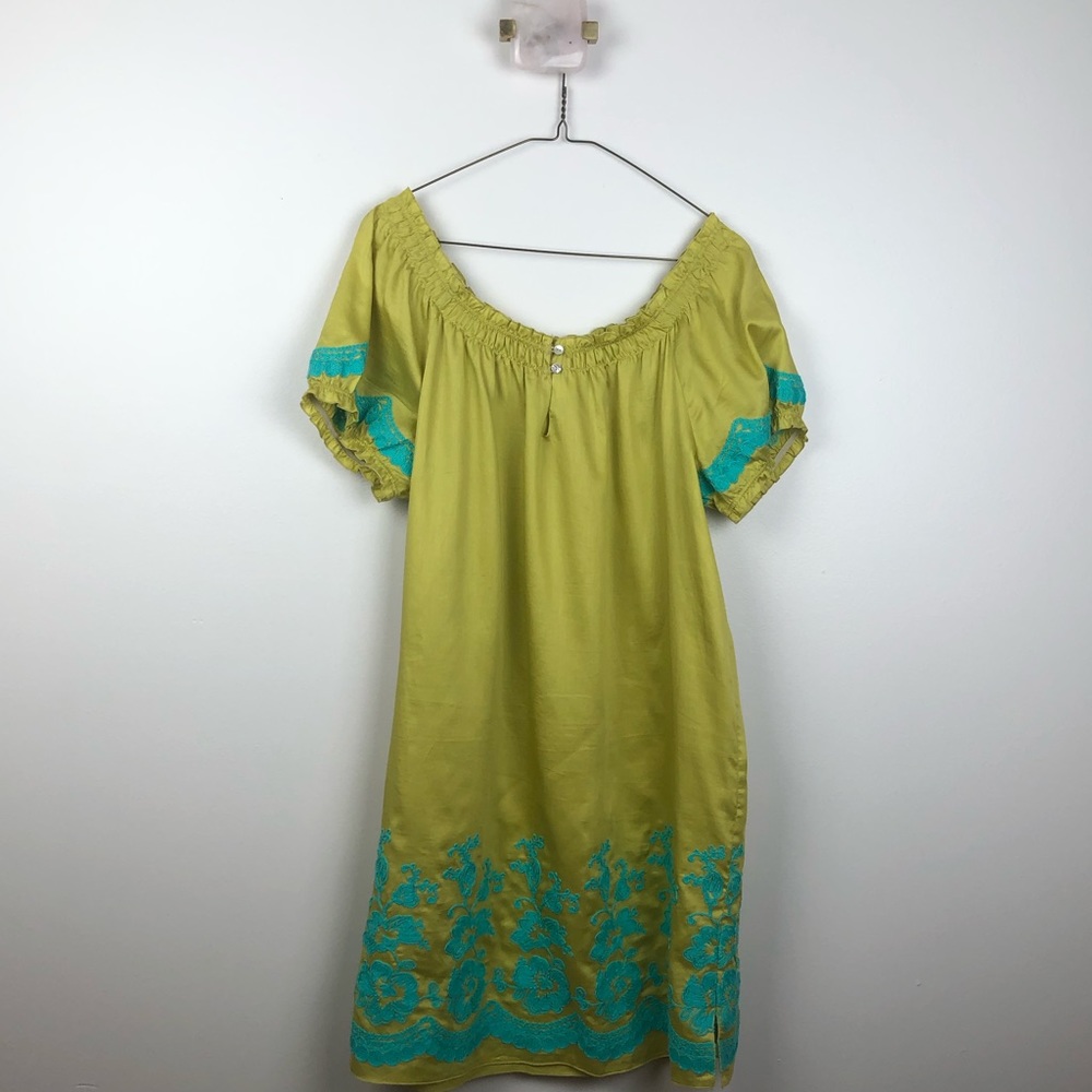 Ivy Jane | Off the Shoulder Embroidered Dress